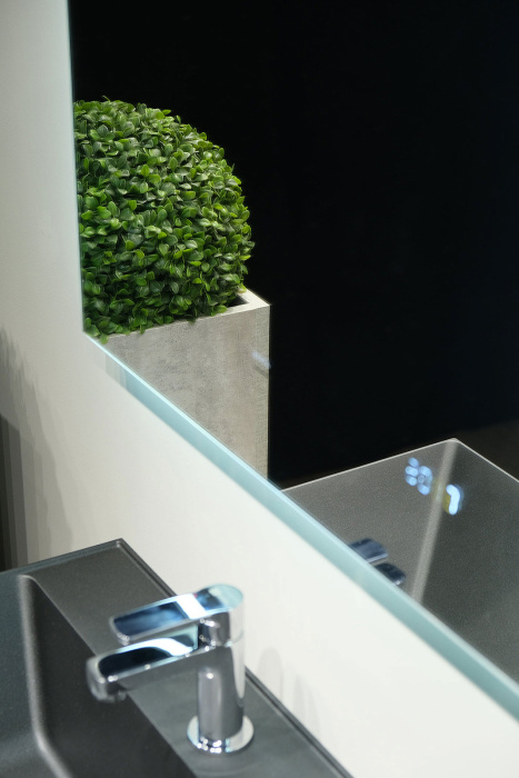 Зеркало Kvadro 100 с подсветкой и часами Зеркало Kvadro 100 с подсветкой и часами